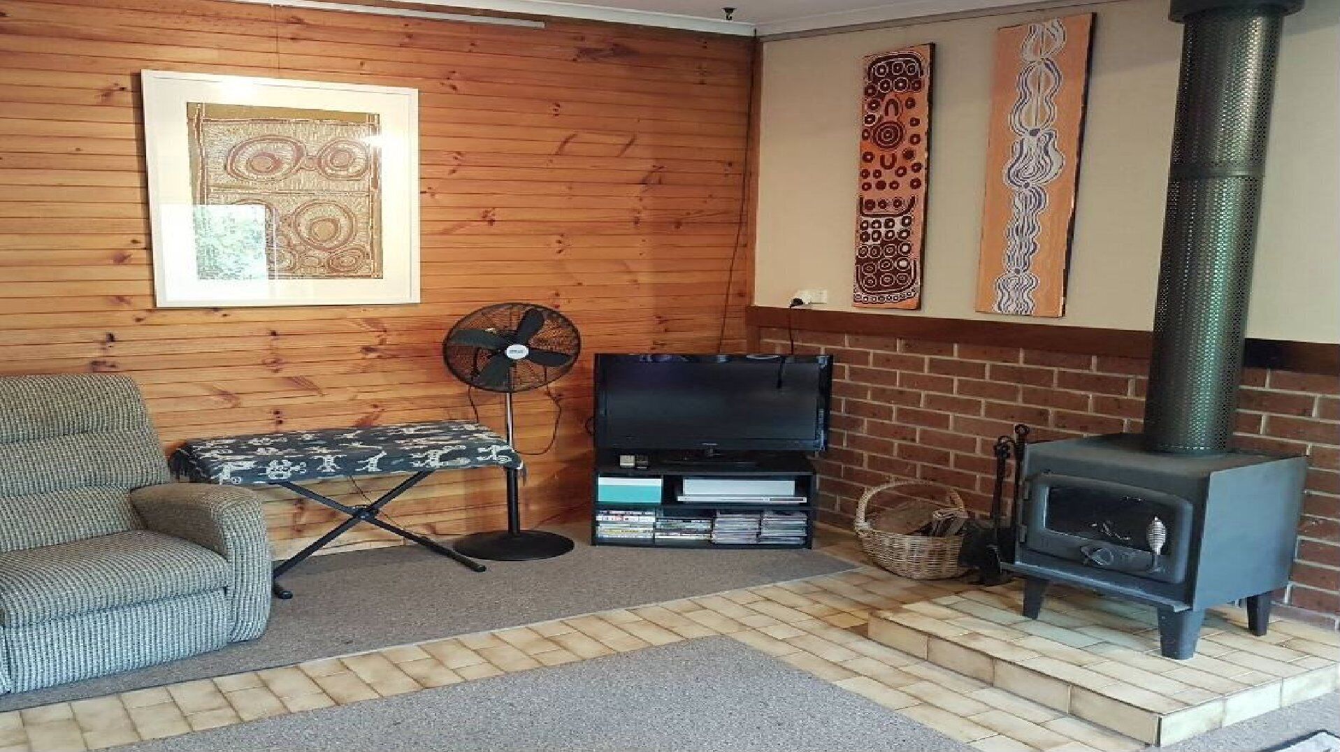 Télévision, cheminée