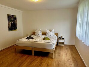 2 bedrooms, iron/ironing board, WiFi, bed sheets