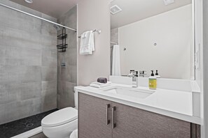 Hårføner og håndklær