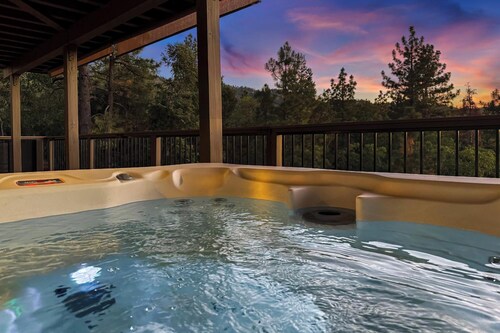The Moose House By Destination Big Bear: 4 Bedroom Luxury Home! Gorgeous Views! HOT TUB! Gameroom!
