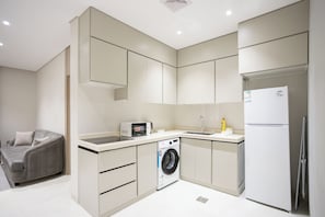 Apartament de luxe, no fumadors, cuina | Cuina privada | Frigorífic gran, microones i placa de cuina