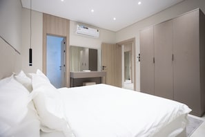 Apartament de luxe, no fumadors, cuina | Cortines opaques, planxa i posts de planxar i wifi gratuïta
