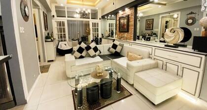 Awesome Condo Beside Eastwood Mall
