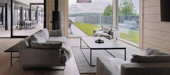 Uniikki talo omalla rannalla ja uima-altaalla