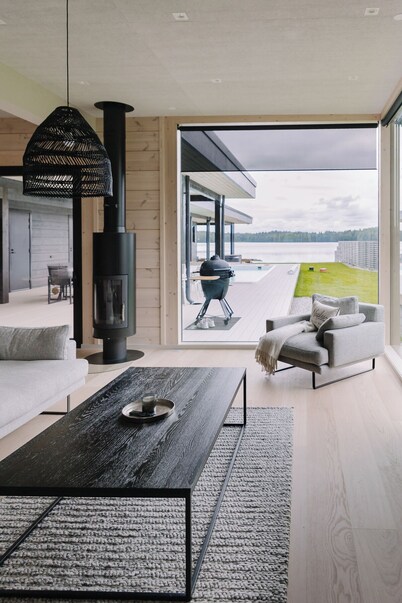 Uniikki talo omalla rannalla ja uima-altaalla