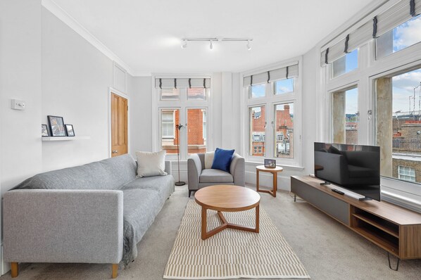 Smart TV - 1 Bedroom Apartment Near Leicester Square (London)