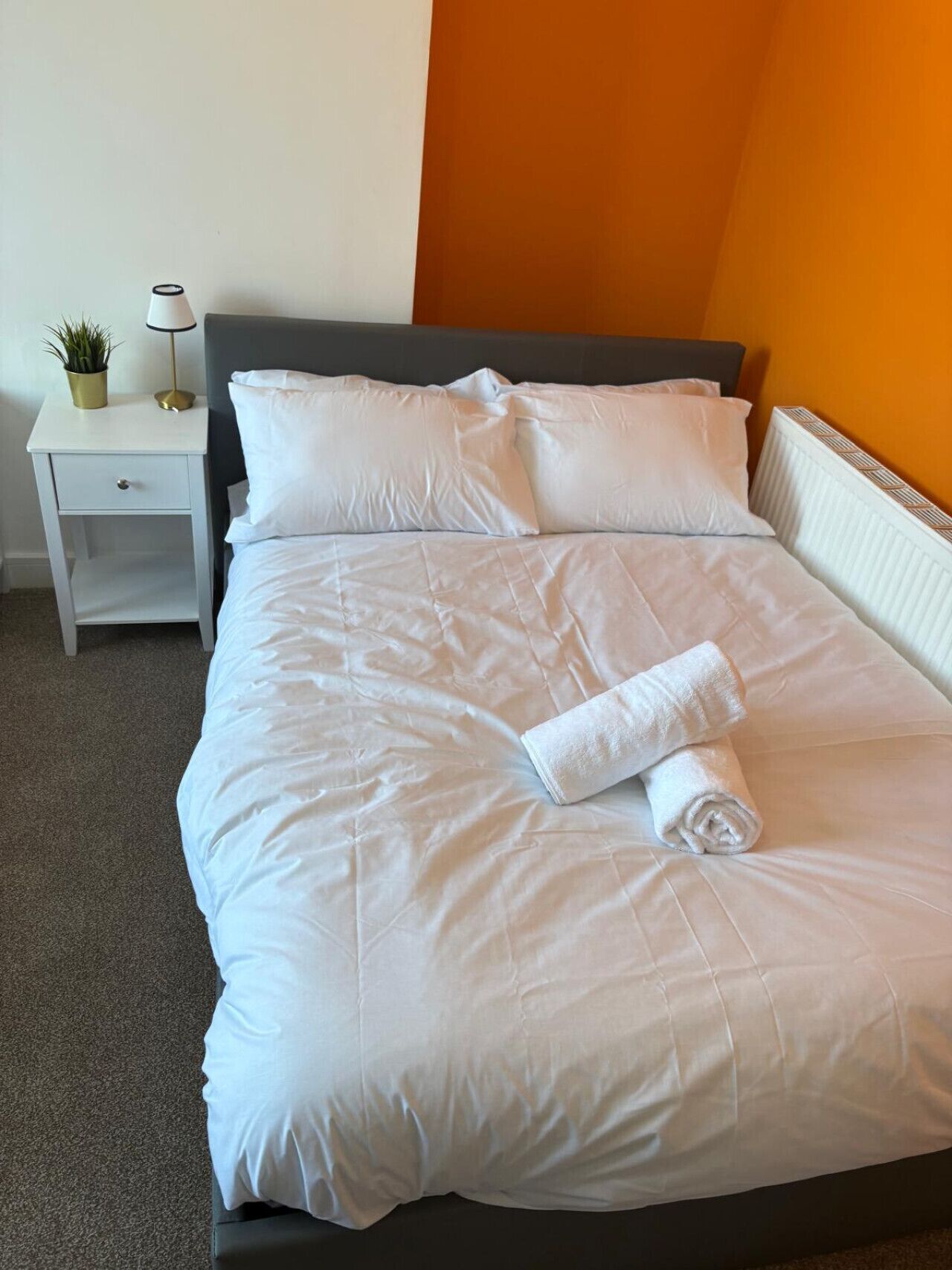 4 bedrooms, desk, iron/ironing board, travel cot