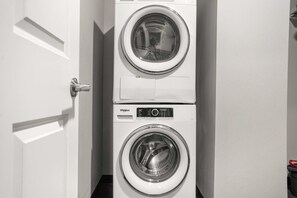 Interior - CozySuites Modern 1BR in Downtown Pitts #3 (Pittsburgh)