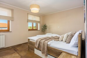 Family Apartment, Multiple Bedrooms (Spacious Apartment Double D) | 2 bedrooms, free WiFi, bed sheets - Spacious Apartment Double D (Koper)