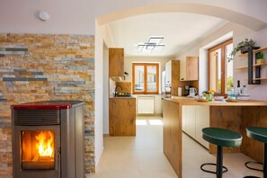 Family Apartment, Multiple Bedrooms (Spacious Apartment Double D) | Private kitchen