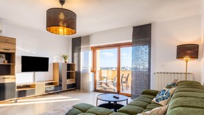 家庭公寓, 2 間臥室, 陽台 (Double D Modern Family Apartment near) | 起居區