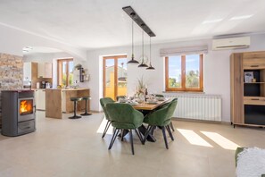 Family Apartment, 2 Bedrooms, Balcony (Double D Modern Family Apartment near) | Dining