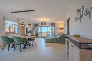 Family Apartment, 2 Bedrooms (Seaview Apartment Double D) | Living room | 19-inch flat-screen TV with cable channels, fireplace
