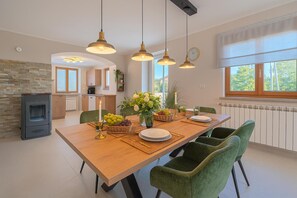 ファミリー アパートメント ベッドルーム (複数) (Seaview Apartment Double D) | レストラン