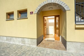 패밀리 아파트, 침실 2개, 발코니 (Double D Modern Family Apartment near) | 외부 세부 사진