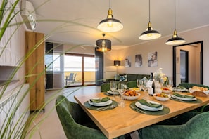 Family Apartment, Multiple Bedrooms (Spacious Apartment Double D) | Dining