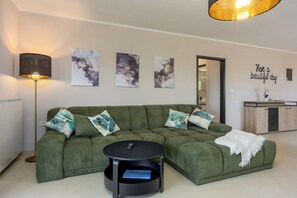 Family Apartment, Multiple Bedrooms (Spacious Apartment Double D) | Living area