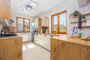 Private kitchen - Double D Modern Family Apartment Near Koper (Koper)