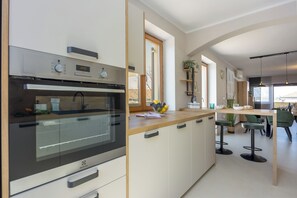 Family Apartment, Multiple Bedrooms (Spacious Apartment Double D) | Private kitchen