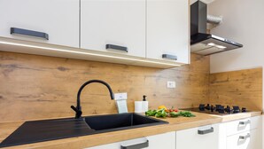 家庭公寓, 2 間臥室, 陽台 (Double D Modern Family Apartment near) | 私人廚房