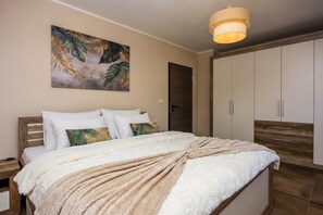 Family Apartment, Multiple Bedrooms (Spacious Apartment Double D)