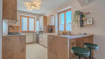 Fridge, microwave, oven, stovetop