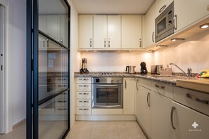 Fridge, microwave, oven, coffee/tea maker