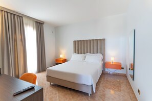 4 bedrooms, iron/ironing board, Internet, bed sheets