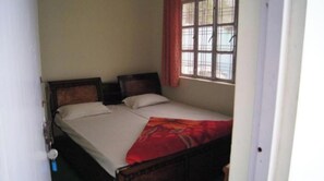 Quarto casal básico, vista para a montanha | Wi-Fi de cortesia