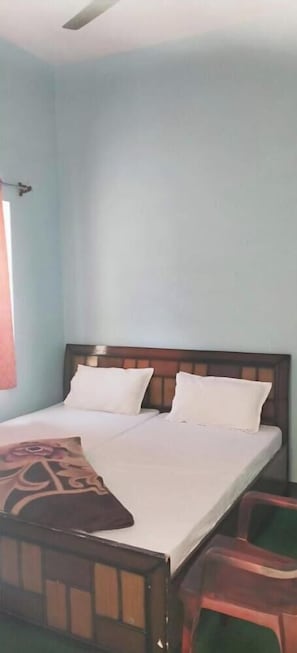 Desk, free WiFi, bed sheets