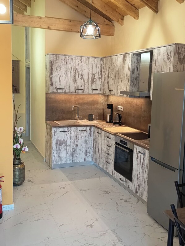 Apartment, 2 Bedrooms | Private kitchen | Electric kettle