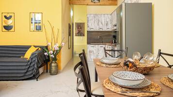 Apartment, 2 Bedrooms | Dining room