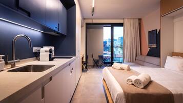Studio, City View | Premium bedding, in-room safe, desk, laptop workspace