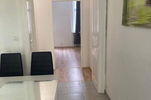 Dining - Quiet Private Room | Central Shared Flat (Vienna)