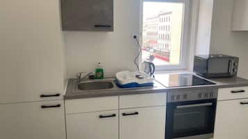 Geladeira, micro-ondas, fogão, cooktop