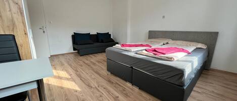 1 bedroom, WiFi, bed sheets