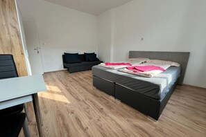 1 bedroom, WiFi, bed sheets