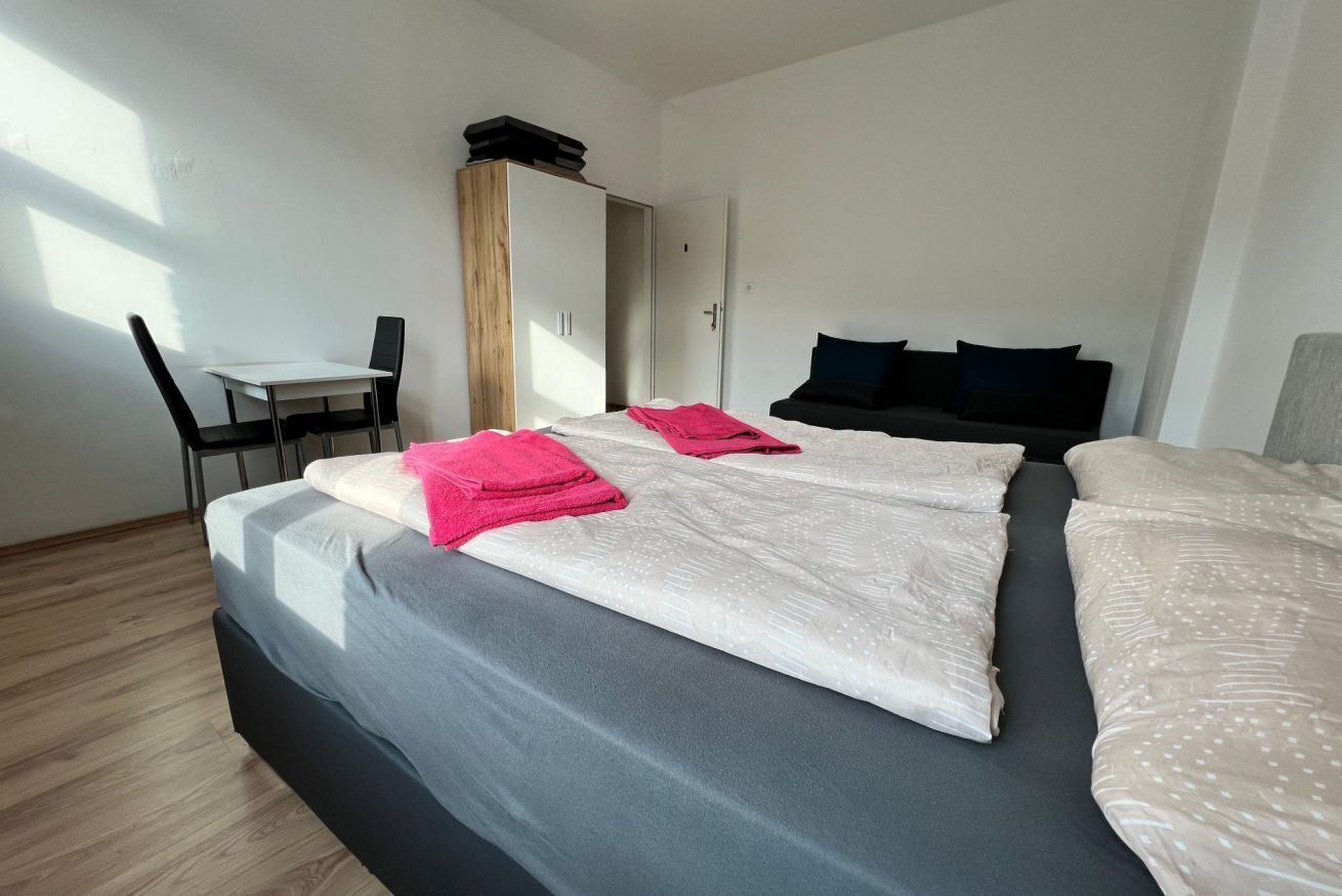 1 habitación, tabla de planchar con plancha, wifi y ropa de cama 