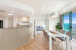 Dining - Crown On Palm Surfers Paradise with Resort Access (Surfers Paradise)