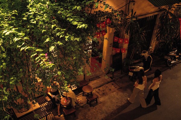 Design Apartment, Balcony, City View | Street view