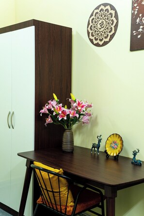 Appartement Design, balcon, vue ville | Restauration dans la chambre