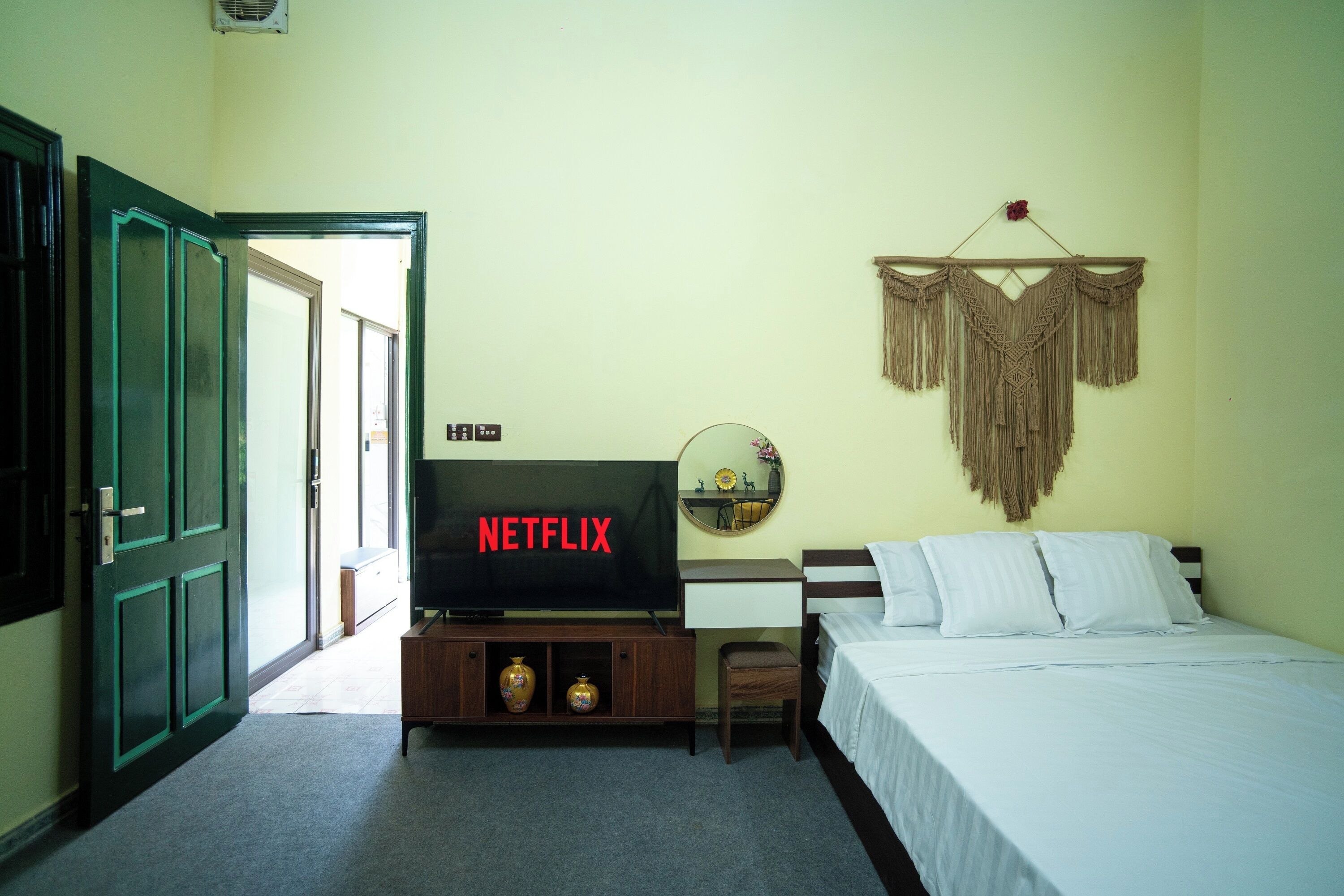 Apartamento design, sacada, vista para a cidade | Roupas de cama premium, individualmente decorados