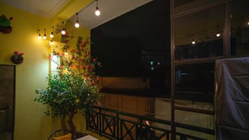 Apartamento urbano, sacada, vista para a cidade | Sacada