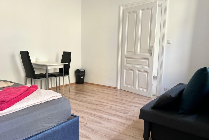 Comfortable Room Near Wien Mitte & City Center - Viena