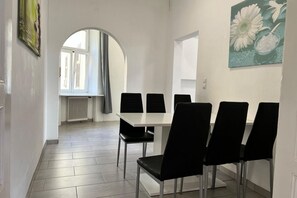 Dining - Comfortable Room Near Wien Mitte & City Center (Vienna)