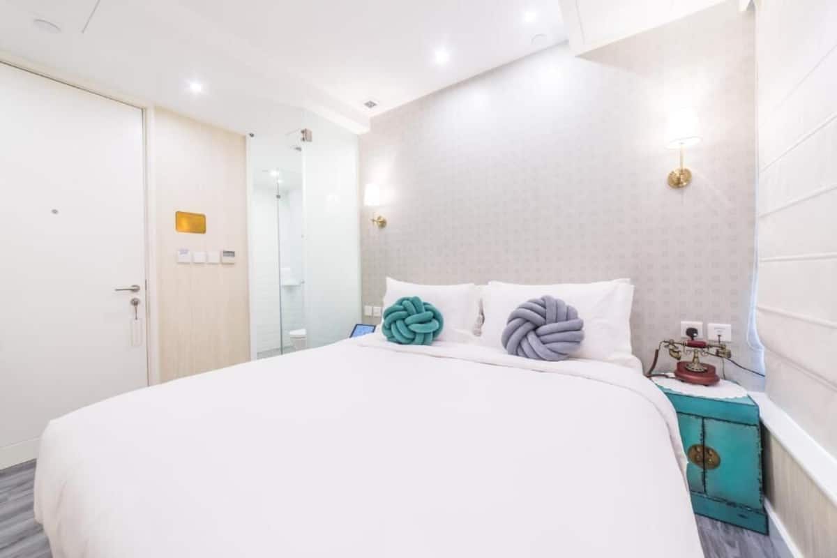 SUPERIOR MUSIC ART KING | In-room safe, blackout curtains, free WiFi