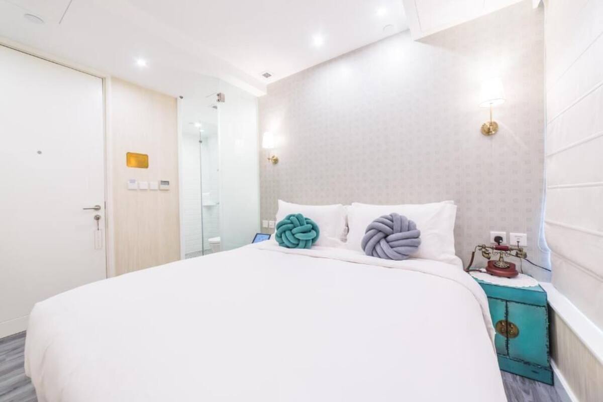 SUPERIOR MUSIC ART KING | In-room safe, blackout drapes, free WiFi