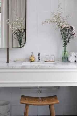 PREMIUM MUSIC KING | Bathroom sink