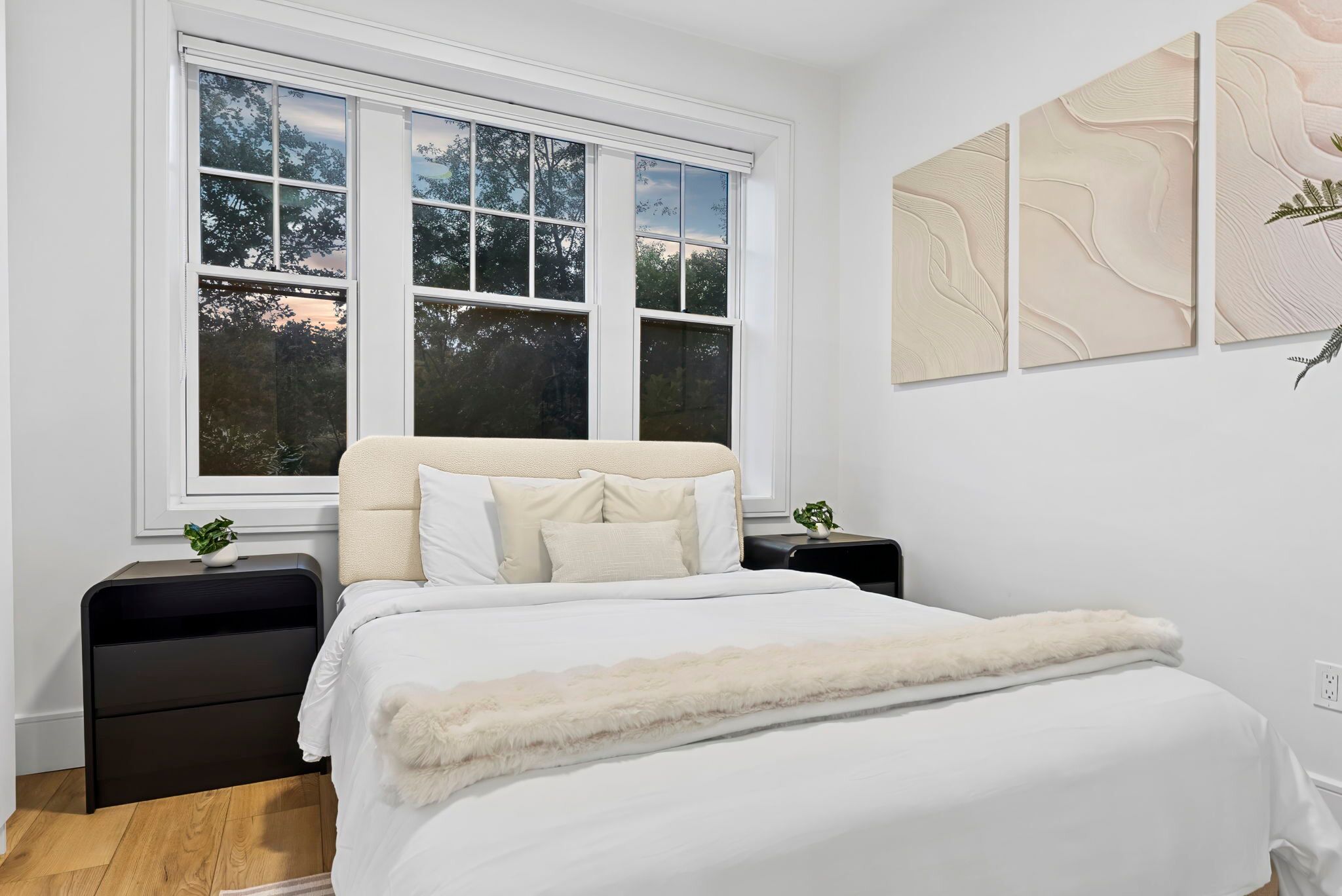 4 bedrooms, desk, iron/ironing board, travel cot