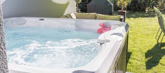 Vacation apartment for 6 people in the Allgäu, garden, jacuzzi, pets welcome
